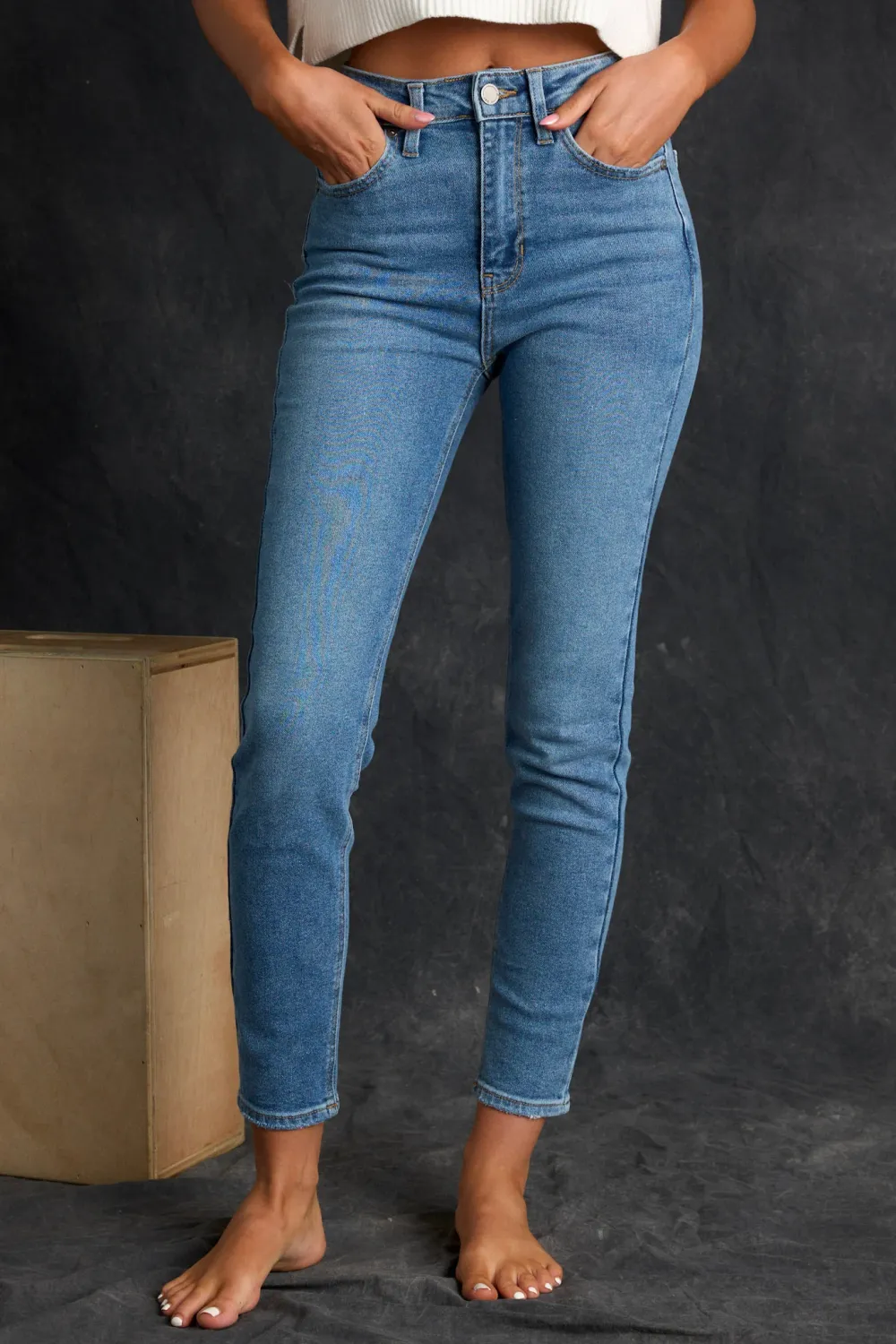 PERFECT VISION MEDIUM WASH STRETCH SKINNY JEANS