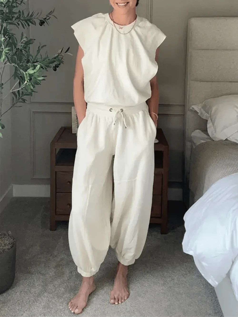 Women's Loose Fitting Casual Sleeveless Backless Jumpsuit