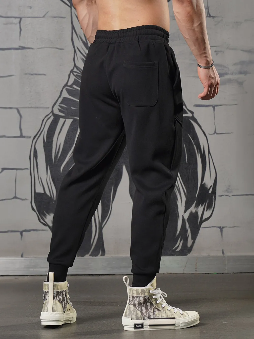 Motion Sweatpant Loose fit Tapered Jogger All Season Essential