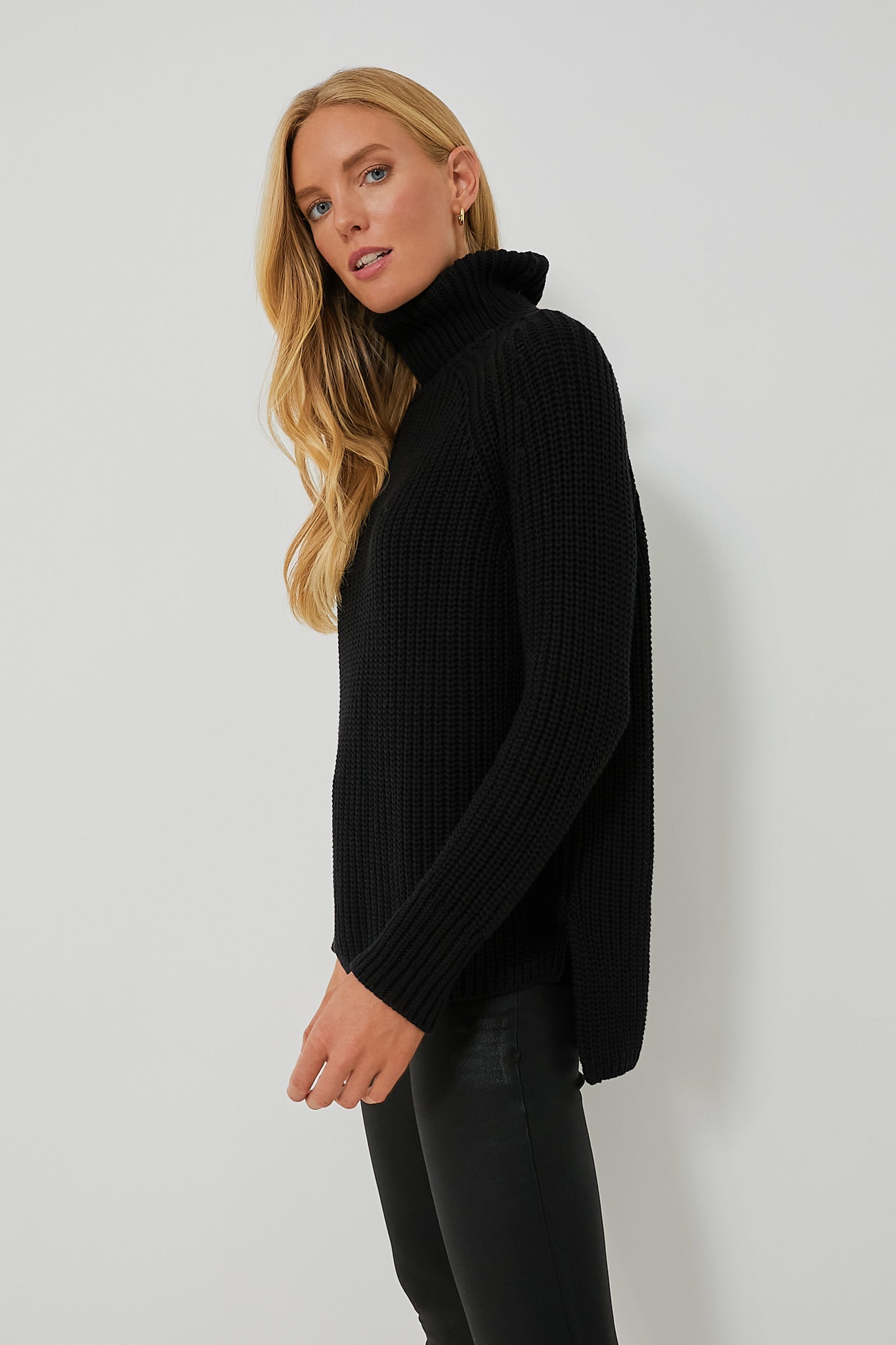 Black Shaker Turtleneck Sweater